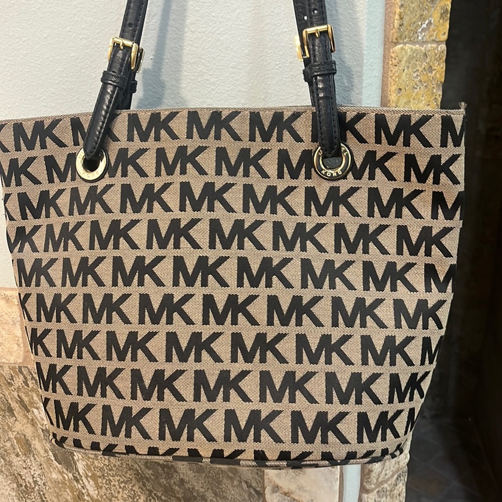 Black Michael Kors Signature bag